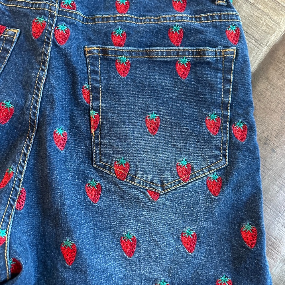 Hell Bunny Denim Shorts with Embroidered Strawberries ๐ - Picture 7 of 11